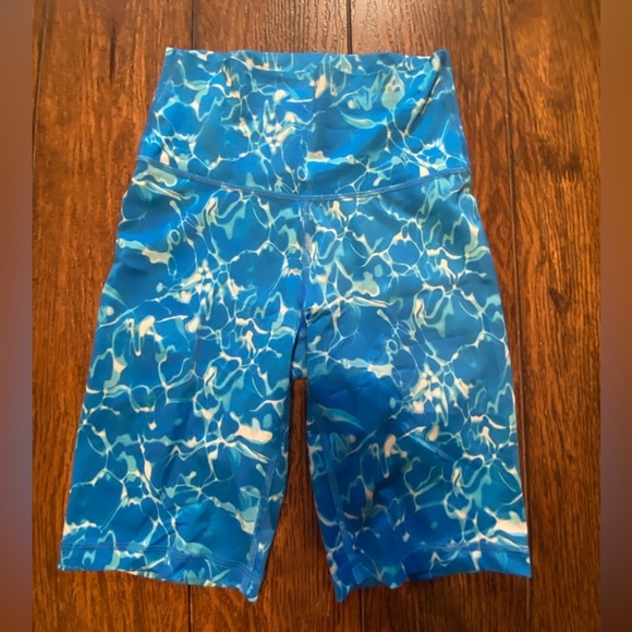 TNA Aritzia Blue Water Reflection Pool Bicycle Shorts Size Xs B14 - Picture 1 of 3
